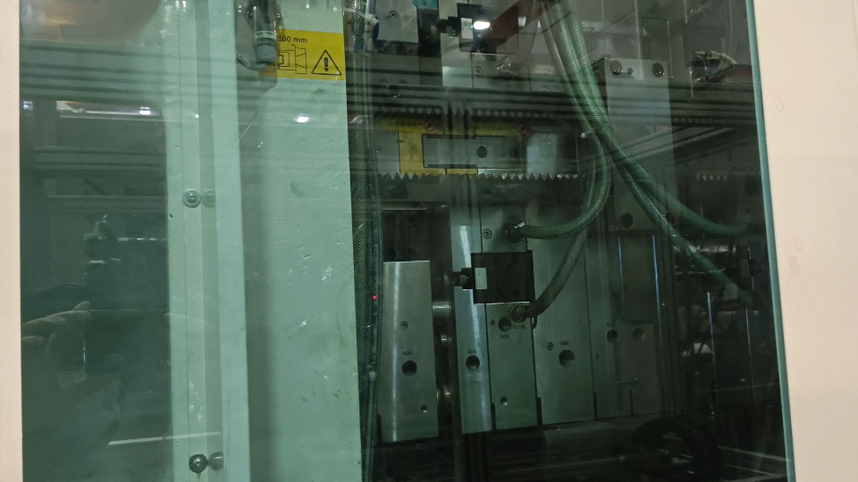 Milk powder cover 4+4 holes automatic production line