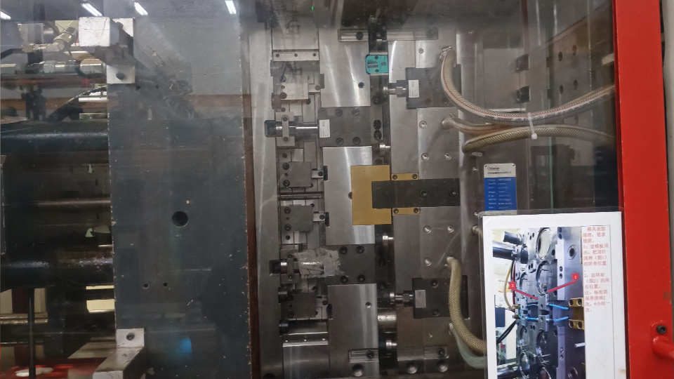 Milk powder lid 4 holes automatic production line