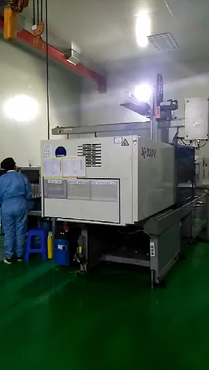 Medical Products - Petri dish injection molding lid stacking